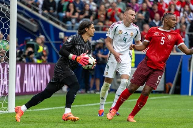 GER, EURO 2024, Group A, Hungary HUN vs Switzerland SUI 15 06 2024, Cologne Stadium, Cologne, GER, EURO 2024, Group A, Hungary HUN vs Switzerland SUI In the picture Yann Sommer Switzerland SUI, 01 a safe goalkeeper in duel, duel, dynamics, action, action, game scene gestures, facial expressions, emotions in front of Attila Szalai Hungary HUN, 04 nordphotoxGmbHxx xDenkinger nph00015