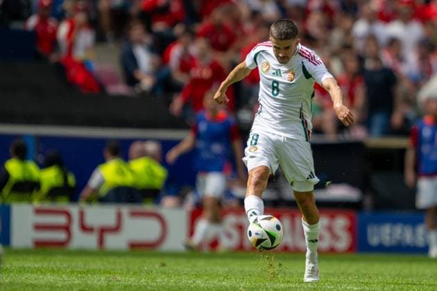 GER, EURO 2024, Group A, Hungary HUN vs Switzerland SUI 15 06 2024, Cologne Stadium, Cologne, GER, EURO 2024, Group A, Hungary HUN vs Switzerland SUI In the picture Adam Nagy Hungary HUN, 08 Ball on foot Single action, full body full body cropped, single image, action, action, game scene Single action, full body full body cropped, single image, action, action, game scene nordphotoxGmbHxx xDenkinger nph00015