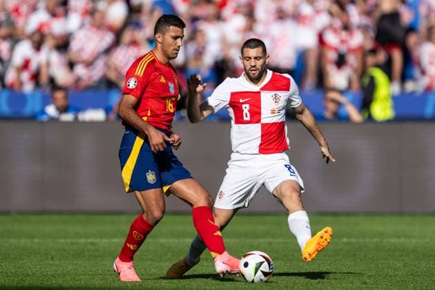 240615 Rodrigo Hernandez of Spain and Mateo Kovacic of Croatia during the UEFA Euro 2024 Football Championship match between Spain and Croatia on June 15, 2024 in Berlin Photo Mathias Bergeld BILDBYRAN kod MB MB0935 fotboll football soccer fotballs em europamästerskap em uefa euro uefa european football championship euro 2024 spanien spain kroatien croatia bbeng  Copyright: MATHIASxBERGELD BB240615MB035