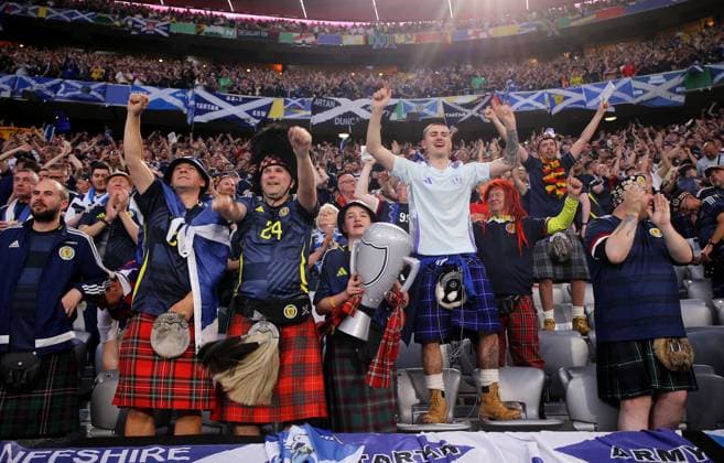 BAU 14.06.2024 München Fußball EM 2024 Eröffnungsspiel Deutschland vs. Schottland, Feature schottische Fans *** BAU 14 06 2024 Munich European Championship 2024 opening match Germany vs Scotland, feature Scottish fans