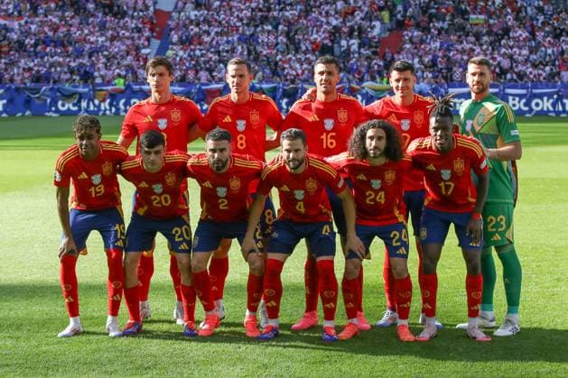 15 06 2024, xtgx, Football EM 2024, Spain Croatia emspor, v l symbol photo, symbol image, symbol, group photo group picture, team photo Spain DFL DFB REGULATIONS PROHIBIT ANY USE OF PHOTOGRAPHS as IMAGE SEQUENCES and or QUASI VIDEO Berlin