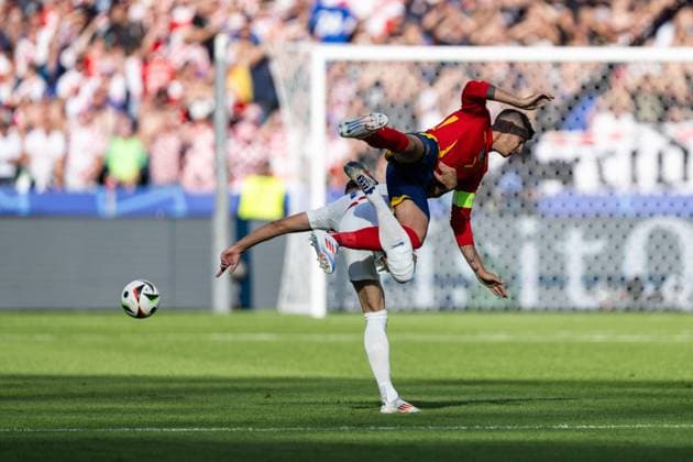 240615 Josip Sutalo of Croatia and Alvaro Morata of Spain during the UEFA Euro 2024 Football Championship match between Spain and Croatia on June 15, 2024 in Berlin Photo Mathias Bergeld BILDBYRAN code MB MB0935 fotboll football soccer fotballs em europamästerskap em uefa euro uefa european football championship euro 2024 spanien spain kroatien croatia bbeng  Copyright: MATHIASxBERGELD BB240615MB047