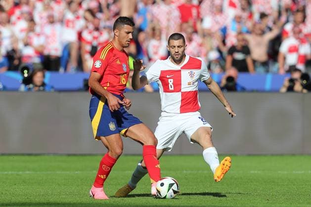 15 06 2024, xtgx, Football EM 2024, Spain Croatia emspor, v l Rodri Spain, 16 , Mateo Kovacic Krotaien, 8 duel, fight, tackle DFL DFB REGULATIONS PROHIBIT ANY USE OF PHOTOGRAPHS as IMAGE SEQUENCES and or QUASI VIDEO Berlin