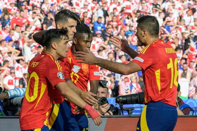 GER, Berlin, Football, Spain vs Croatia, Group B, Group stage, UEFA EURO 2024, MD3, SP1, Olympia Stadion Berlin, Alvaro Morata Spain , goal, goal, cheering, goal celebration, joy, enthusiasm, celebrates, after his goal to 1 0, v l Pedri Spain , Alvaro Morata Spain , Nico Williams Spain , Rodri Spain , 15 06 2024, Copyright: HMBxMedia UwexKoch