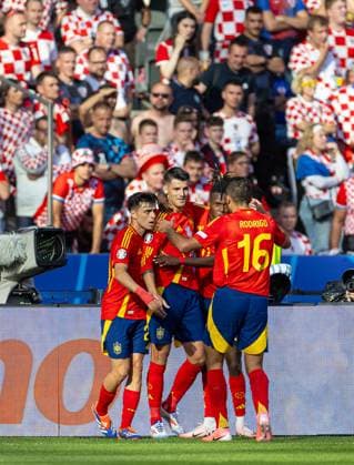 Football - UEFA EURO, EM, Europameisterschaft,Fussball 2024 - Group B - Spain v Croatia BERLIN, GERMANY - Saturday, June 15, 2024: Spain s captain Ãlvaro Morata (2nd from L) celebrates with team-mates after scoring the opening goal during the UEFA Euro 2024 Group B match between Spain and Croatia at the Olympiastadion. (Photo by David Rawcliffe Propaganda) BERLIN Olympiastadion BERLIN GERMANY  Copyright: xDavidxRawcliffex P2024-06-15-Spain_Croatia-12