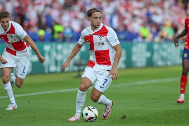 15 06 2024, xtgx, Football EM 2024, Spain Croatia emspor, v l Lovro Majer Krotaien, 7 am Ball, plays the ball DFL DFB REGULATIONS PROHIBIT ANY USE OF PHOTOGRAPHS as IMAGE SEQUENCES and or QUASI VIDEO Berlin