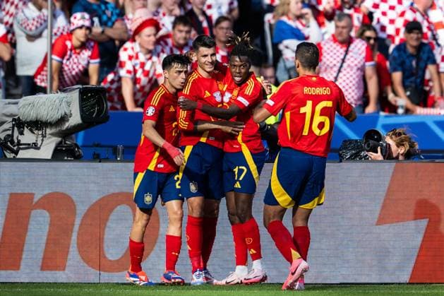 240615 Pedri, Alvaro Morata, Nicholas Williams and Rodrigo Hernandez of Spain celebrate after 1 0 during the UEFA Euro 2024 Football Championship match between Spain and Croatia on June 15, 2024 in Berlin Photo Mathias Bergeld BILDBYRAN kod MB MB0935 fotboll football soccer fotballs em europamästerskap em uefa euro uefa european football championship euro 2024 spanien spain kroatien croatia bbeng jubel  Copyright: MATHIASxBERGELD BB240615MB058