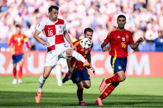 240615 Ante Budimir of Croatia against Nacho and Rodrigo Hernandez of Spain during the UEFA Euro 2024 Football Championship match between Spain and Croatia on June 15, 2024 in Berlin Photo Mathias Bergeld BILDBYRAN kod MB MB0935 fotboll football soccer fotballs em europamästerskap em uefa euro uefa european football championship euro 2024 spanien spain kroatien croatia bbeng  Copyright: MATHIASxBERGELD BB240615MB069