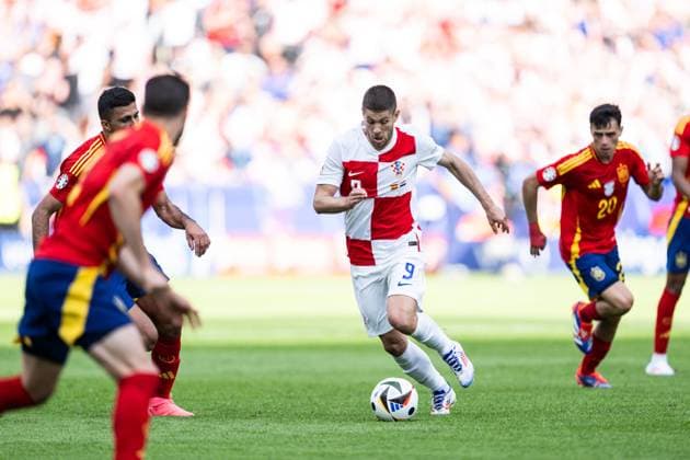 240615 Andrej Kramaric of Croatia during the UEFA Euro 2024 Football Championship match between Spain and Croatia on June 15, 2024 in Berlin Photo Mathias Bergeld BILDBYRAN code MB MB0935 fotboll football soccer fotballs em europamästerskap em uefa euro uefa european football championship euro 2024 spanien spain kroatien croatia bbeng  Copyright: MATHIASxBERGELD BB240615MB070