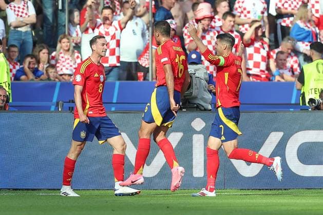 15 06 2024, xtgx, European Football Championship 2024, Spain Croatia emspor, v l cheering after the 2 0 by Fabian Ruiz Spain, 8 DFL DFB REGULATIONS PROHIBIT ANY USE OF PHOTOGRAPHS as IMAGE SEQUENCES and or QUASI VIDEO Berlin