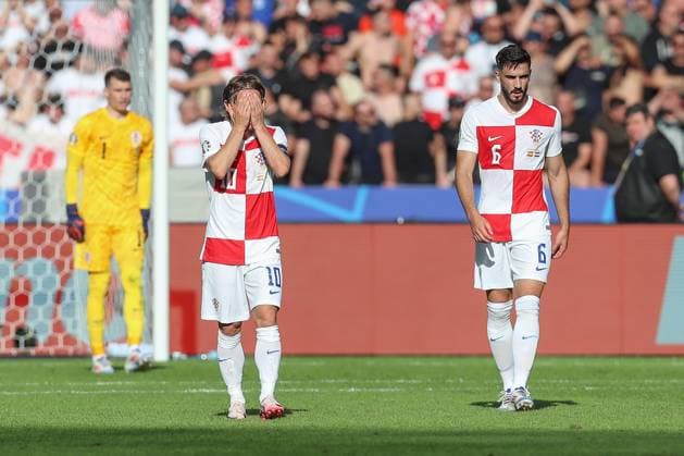 15 06 2024, xtgx, European Football Championship 2024, Spain Croatia emspor, v l Luka Modric Krotaien, 10 , Josip Sutalo Krotaien, 6 disappointed, disappointed, looks disappointed, disappointed DFL DFB REGULATIONS PROHIBIT ANY USE OF PHOTOGRAPHS as IMAGE SEQUENCES and or QUASI VIDEO Berlin