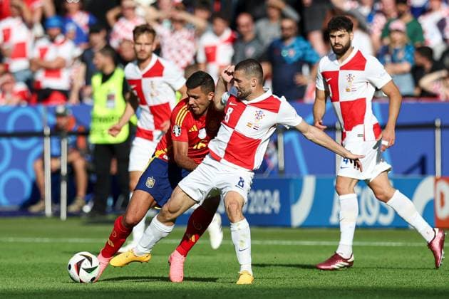 Rodri of Spain battles with Mateo Kovacic of Croatia Spain v Croatia, UEFA European Championship, EM, Europameisterschaft 2024, Group B, Football, Olympiastadion, Berlin, Germany, 15 Jun 2024 EDITORIAL USE ONLY No use with unauthorised audio, video, data, fixture lists, club league logos or live services. Online in-match use limited to 120 images, no video emulation. No use in betting, games or single club league player publications.  Copyright: xMattxWest Shutterstockx 14539284ab