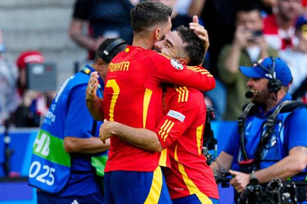 Daniel Carvajal of Spain celebrates scoring the goal for their side with their teammates to make it 3-0 Spain v Croatia, UEFA European Championship, EM, Europameisterschaft 2024, Group B, Football, Olympiastadion, Berlin, Germany, 15 Jun 2024 EDITORIAL USE ONLY No use with unauthorised audio, video, data, fixture lists, club league logos or live services. Online in-match use limited to 120 images, no video emulation. No use in betting, games or single club league player publications.  Copyright: xDavexShopland Shutterstockx 14539285at