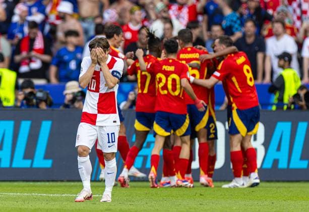 Football - UEFA EURO, EM, Europameisterschaft,Fussball 2024 - Group B - Spain v Croatia BERLIN, GERMANY - Saturday, June 15, 2024: Croatia s captain Luka ModriÄ‡ looks dejected as Spain celebrate their third goal during the UEFA Euro 2024 Group B match between Spain and Croatia at the Olympiastadion. (Photo by David Rawcliffe Propaganda) BERLIN Olympiastadion BERLIN GERMANY  Copyright: xDavidxRawcliffex P2024-06-15-Spain_Croatia-37