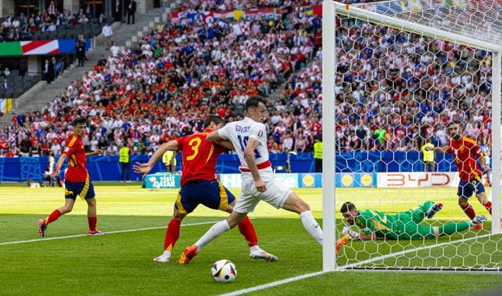 Football - UEFA EURO, EM, Europameisterschaft,Fussball 2024 - Group B - Spain v Croatia BERLIN, GERMANY - Saturday, June 15, 2024: Croatia s Ante Budimir misses a chance during the UEFA Euro 2024 Group B match between Spain and Croatia at the Olympiastadion. (Photo by David Rawcliffe Propaganda) BERLIN Olympiastadion BERLIN GERMANY  Copyright: xDavidxRawcliffex P2024-06-15-Spain_Croatia-54