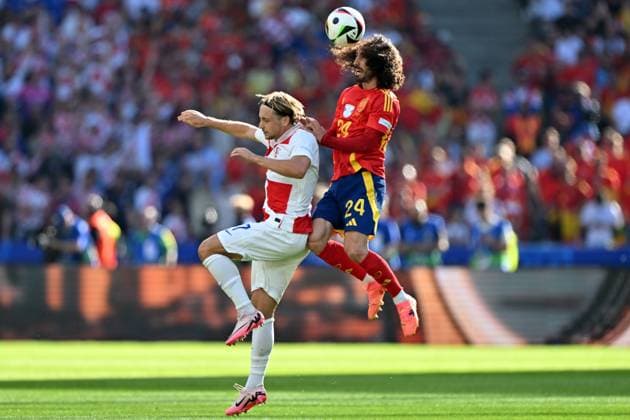 150624 KAI SCHWOERER Lovro Majer of Croatia and Marc Cucurella of Spain (L-R) compete for the ball during the UEFA EURO, EM, Europameisterschaft,Fussball 2024 Group B match between Spain and Croatia at Olympiastadion on June 15, 2024 in Berlin, Germany. 150624-CPL-ESPvCRO-005