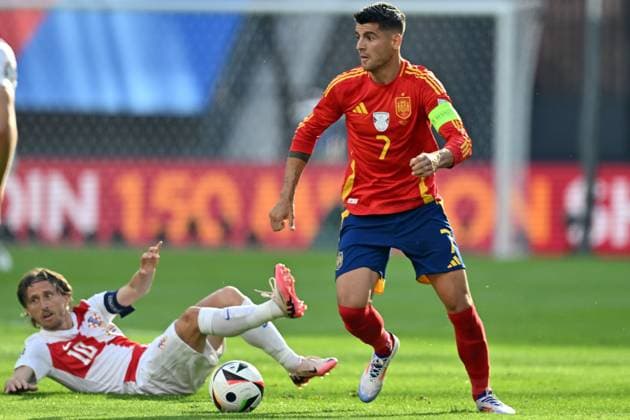 150624 KAI SCHWOERER Luka Modric of Croatia looks on as Alvaro Morata of Spain controls the ball during the UEFA EURO, EM, Europameisterschaft,Fussball 2024 Group B match between Spain and Croatia at Olympiastadion on June 15, 2024 in Berlin, Germany. 150624-CPL-ESPvCRO-006