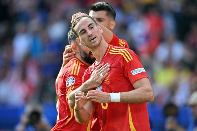150624 KAI SCHWOERER Fabian Ruiz of Spain is congratulated by team mates after scoring a goal during the UEFA EURO, EM, Europameisterschaft,Fussball 2024 Group B match between Spain and Croatia at Olympiastadion on June 15, 2024 in Berlin, Germany. 150624-CPL-ESPvCRO-008