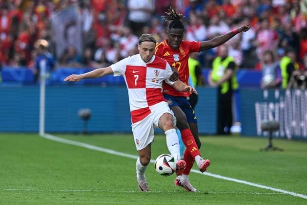 Spain v Croatia: Group B - UEFA EURO, EM, Europameisterschaft,Fussball 2024 BERLIN, GERMANY - JUNE 15: Lovro Majer of Croatia competes for the ball with Nico Williams of Spain during the UEFA EURO 2024 group stage match between Spain and Croatia at Olympiastadion on June 15, 2024 in Berlin, Germany. MarkoxLukunic PIXSELL