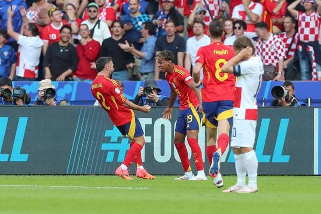15 06 2024, xtgx, European Football Championship 2024, Spain Croatia emspor, v l cheering after the 3 0 by Daniel Carvajal Spain, 2 DFL DFB REGULATIONS PROHIBIT ANY USE OF PHOTOGRAPHS as IMAGE SEQUENCES and or QUASI VIDEO Berlin