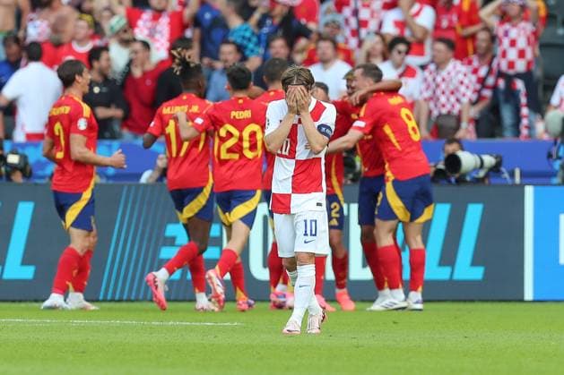 15 06 2024, xtgx, Football EM 2024, Spain Croatia emspor, v l Luka Modric Krotaien, 10 enttaeuscht, enttäuscht, schaut enttaeuscht, niedergeschlagen, disappointed DFL DFB REGULATIONS PROHIBIT ANY USE OF PHOTOGRAPHS as IMAGE SEQUENCES and or QUASI VIDEO Berlin