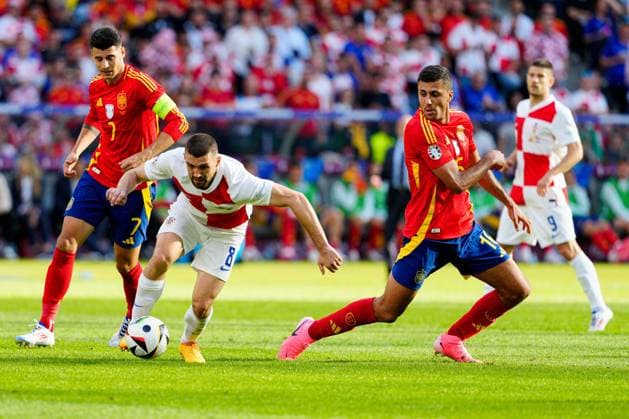 Mateo Kovacic of Croatia (L) battles with Rodri of Spain (R) Spain v Croatia, UEFA European Championship, EM, Europameisterschaft 2024, Group B, Football, Olympiastadion, Berlin, Germany, 15 Jun 2024 EDITORIAL USE ONLY No use with unauthorised audio, video, data, fixture lists, club league logos or live services. Online in-match use limited to 120 images, no video emulation. No use in betting, games or single club league player publications. Copyright: xDavexShopland Shutterstockx 14539285bj