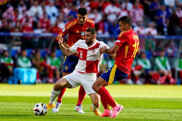 Mateo Kovacic of Croatia (L) battles with Rodri of Spain (R) Spain v Croatia, UEFA European Championship, EM, Europameisterschaft 2024, Group B, Football, Olympiastadion, Berlin, Germany, 15 Jun 2024 EDITORIAL USE ONLY No use with unauthorised audio, video, data, fixture lists, club league logos or live services. Online in-match use limited to 120 images, no video emulation. No use in betting, games or single club league player publications. Copyright: xDavexShopland Shutterstockx 14539285bm