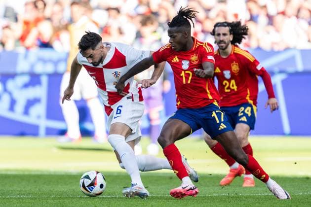 240615 Josip Sutalo of Croatia and Nicholas Williams of Spain during the UEFA Euro 2024 Football Championship match between Spain and Croatia on June 15, 2024 in Berlin Photo Mathias Bergeld BILDBYRAN kod MB MB0935 fotboll football soccer fotballs em europamästerskap em uefa euro uefa european football championship euro 2024 spanien spain kroatien croatia bbeng  Copyright: MATHIASxBERGELD BB240615MB097