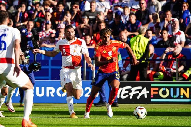 Mateo Kovacic Croatia, 08 , Lamine Yamal Spain, 19 GER, Spain vs Croatia, European Football Championship, UEFA Euro 2024, Group B, Matchday 1, 15 06 2024 GER, Spain vs Croatia, European Football Championship, UEFA Euro 2024, Group B, Matchday 1, 15 06 2024 Berlin Copyright: xEibner-Pressefoto MarcelxvonxFehrnx EP_MFN