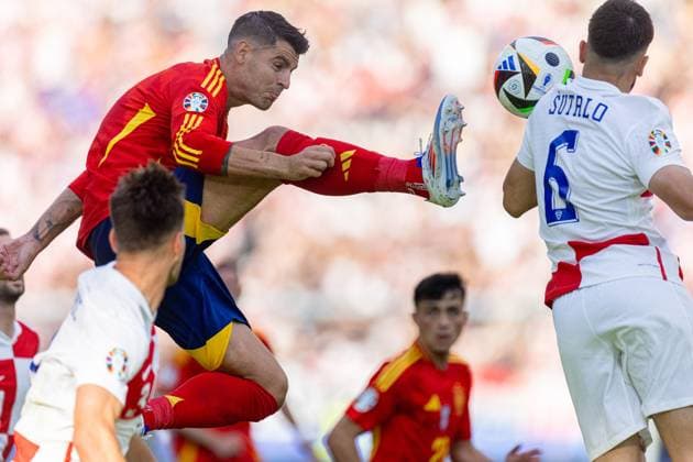 Football - UEFA EURO, EM, Europameisterschaft,Fussball 2024 - Group B - Spain v Croatia BERLIN, GERMANY - Saturday, June 15, 2024: Spain s captain Ãlvaro Morata challenges for the ball with Croatia s Josip Å utalo (R) during the UEFA Euro 2024 Group B match between Spain and Croatia at the Olympiastadion. (Photo by David Rawcliffe Propaganda) BERLIN Olympiastadion BERLIN GERMANY  Copyright: xDavidxRawcliffex P2024-06-15-Spain_Croatia-60