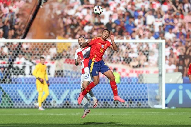 15 06 2024, xtgx, European Football Championship 2024, Spain Croatia emspor, v l Marcelo Brozovic Krotaien, 11 , Ante Budimir Krotaien, 16 duel, fight, tackle DFL DFB REGULATIONS PROHIBIT ANY USE OF PHOTOGRAPHS as IMAGE SEQUENCES and or QUASI VIDEO Berlin