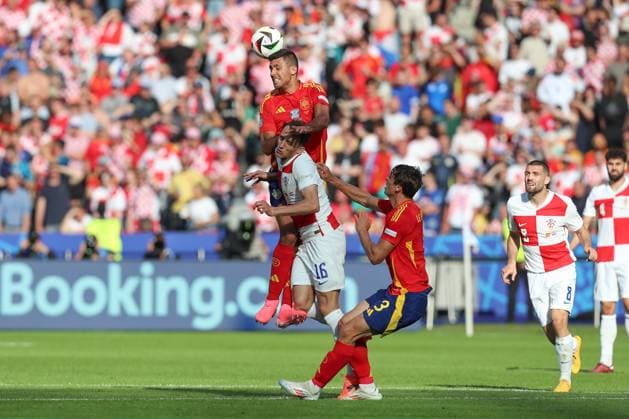 15 06 2024, xtgx, Football EM 2024, Spain Croatia emspor, v l Rodri Spain, 16 , Ante Budimir Krotaien, 16 duel, fight, tackle DFL DFB REGULATIONS PROHIBIT ANY USE OF PHOTOGRAPHS as IMAGE SEQUENCES and or QUASI VIDEO Berlin
