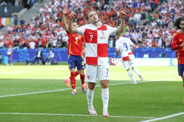 15 06 2024, xtgx, Football EM 2024, Spain Croatia emspor, v l Lovro Majer Krotaien, 7 disappointed, disappointed, looks disappointed, disappointed DFL DFB REGULATIONS PROHIBIT ANY USE OF PHOTOGRAPHS as IMAGE SEQUENCES and or QUASI VIDEO Berlin
