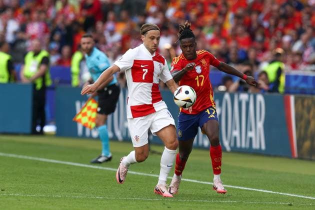 Soccer UEFA EURO 2024 Group Stage 1 Matchday Spain Croatia on 15 06 2024 at Olympiastadion Berlin in Berlin Lovro Majer Croatia , left Nico Williams Spain , right xMSx