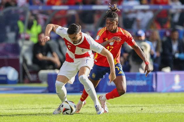 Soccer UEFA EURO 2024 Group Stage 1 Matchday Spain Croatia on 15 06 2024 at Olympiastadion Berlin in Berlin Josip Sutalo Croatia , front Nico Williams Spain , back xMSx
