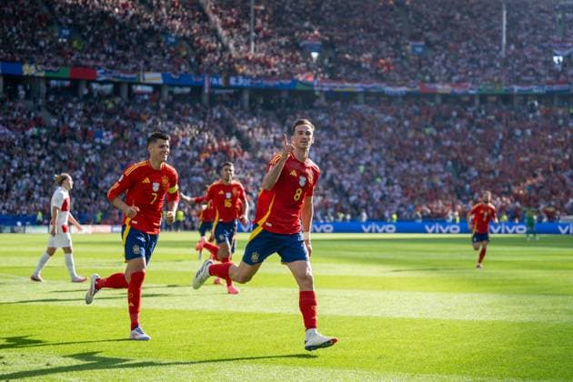Football, men, 2023 24 season, UEFA Euro 20204, Group B 1 matchday in Berlin, Spain Croatia, v l Alvaro Morata Spain , Fabian Ruiz Spain , celebrating after scoring 2 0, 15 06 2024, Copyright: xMatthiasxKochx