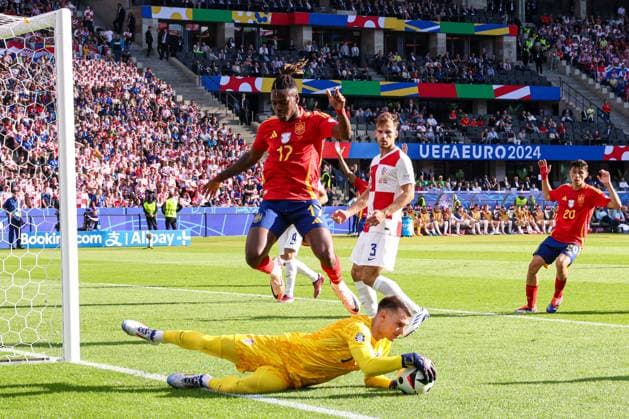 2024-06-15 Spain v Croatia - Group B - UEFA EURO, EM, Europameisterschaft,Fussball 2024 BERLIN, GERMANY - JUNE 15: goalkeeper Dominik Livakovic of Croatia makes a save as Nico Williams of Spain jumps over him during the Group B - UEFA EURO 2024 match between Spain and Croatia at Olympiastadion on June 15, 2024 in Berlin, Germany. (Photo by Peter Lous BSR Agency) Berlin Germany Content not available for redistribution in The Netherlands directly or indirectly through any third parties. Copyright: xBSRxAgencyx