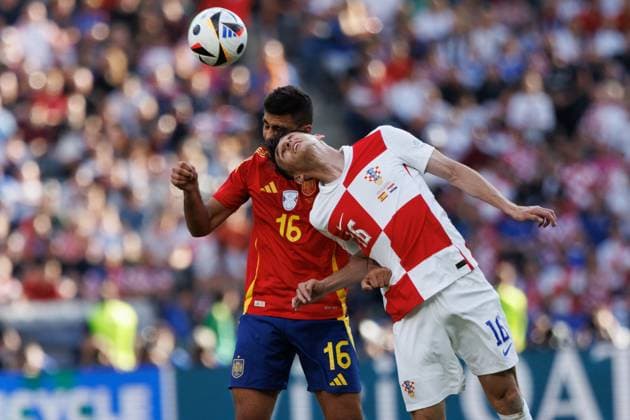 Rodri, Ante Budimir during UEFA EURO, EM, Europameisterschaft,Fussball 2024 game between national teams of Spain and Croatia at Olympiastadion, Berlin, Germany (Maciej Rogowski) Berlin Olympiastadion Germany Copyright: xMaciejxRogowskix espcro-52