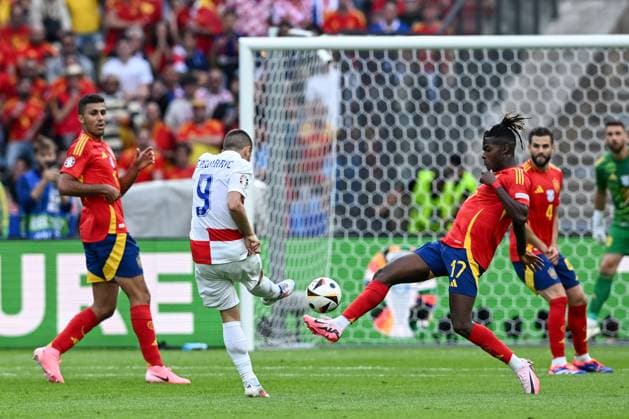 Spain v Croatia: Group B - UEFA EURO, EM, Europameisterschaft,Fussball 2024 BERLIN, GERMANY - JUNE 15: Andrej Kramaric of Croatia shoots whilst under pressure of Nico Williams of Spain during the UEFA EURO 2024 group stage match between Spain and Croatia at Olympiastadion on June 15, 2024 in Berlin, Germany. MarkoxLukunic PIXSELL