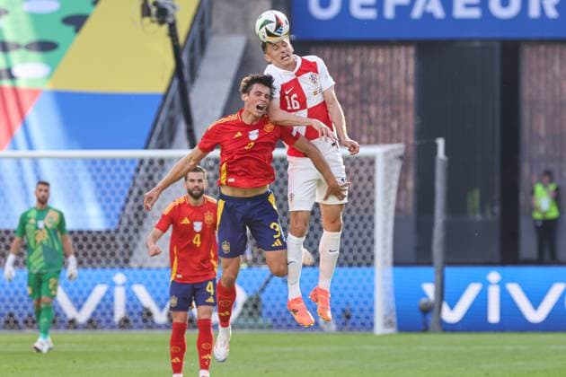 2024-06-15 Spain v Croatia - Group B - UEFA EURO, EM, Europameisterschaft,Fussball 2024 BERLIN, GERMANY - JUNE 15: Robin Le Normand of Spain, Ante Budimir of Croatia battle for the ball mid-air during the Group B - UEFA EURO 2024 match between Spain and Croatia at Olympiastadion on June 15, 2024 in Berlin, Germany. (Photo by Peter Lous BSR Agency) Berlin Germany Content not available for redistribution in The Netherlands directly or indirectly through any third parties. Copyright: xBSRxAgencyx