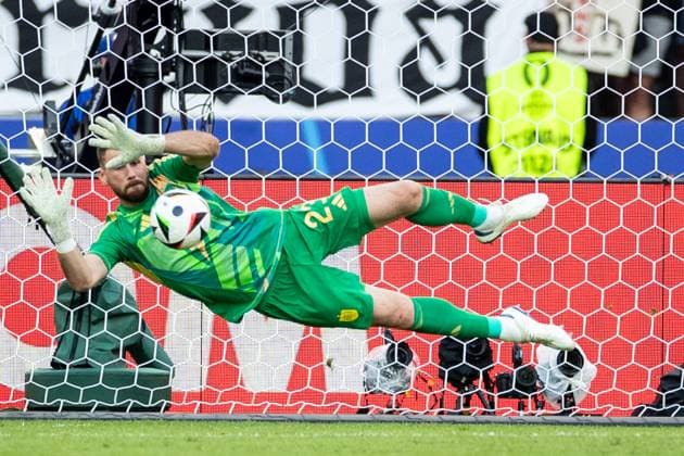 UEFA EURO 2024 Spain Croatia 15 06 2024 Unai Simon Spain, 23 , on the penalty kick UEFA EURO 2024 Spain Croatia Olympiastadion, Berlin 15 06 2024 Copyright: xBEAUTIFULxSPORTS Buriakovx