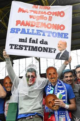 June 15, 2024, Dortmund, Germany: Italian supporters gesture ahead of the UEFA EURO, EM, Europameisterschaft,Fussball 2024 group B match between Italy and Albania at the BVB Stadion Dortmund, Germany, 15 June 2024. ANSA DANIEL DAL ZENNAR0 UEFA EURO 2024  - ZUMAa110 20240615_zaf_a110_037 Copyright: xDanielxDalxZennarox