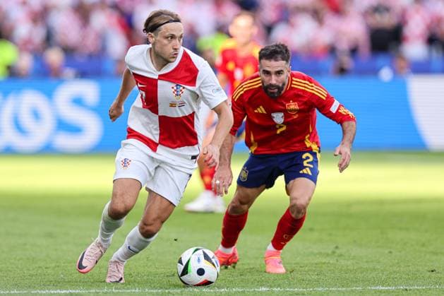 2024-06-15 Spain v Croatia - Group B - UEFA EURO, EM, Europameisterschaft,Fussball 2024 BERLIN, GERMANY - JUNE 15: Lovro Majer of Croatia, Dani Carvajal of Spain battle for the ball during the Group B - UEFA EURO 2024 match between Spain and Croatia at Olympiastadion on June 15, 2024 in Berlin, Germany. (Photo by Peter Lous BSR Agency) Berlin Germany Content not available for redistribution in The Netherlands directly or indirectly through any third parties. Copyright: xBSRxAgencyx