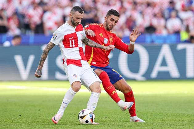 2024-06-15 Spain v Croatia - Group B - UEFA EURO, EM, Europameisterschaft,Fussball 2024 BERLIN, GERMANY - JUNE 15: Marcelo Brozovic of Croatia, Ferran Torres of Spain battle for the ball during the Group B - UEFA EURO 2024 match between Spain and Croatia at Olympiastadion on June 15, 2024 in Berlin, Germany. (Photo by Peter Lous BSR Agency) Berlin Germany Content not available for redistribution in The Netherlands directly or indirectly through any third parties. Copyright: xBSRxAgencyx
