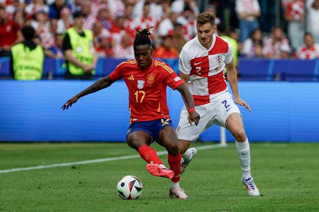 Spain s forward Nico Williams (L) in action against Josip Stanisic (R) of Croatia during the EURO 2024 group B soccer match between Spain and Croatia at the Olympiastadion Berlin in Berlin, Germany, 15 June 2024. Spain vs. Croatia !ACHTUNG: NUR REDAKTIONELLE NUTZUNG!  Copyright: xJ.J.xGuillenx GRAF1521 20240615-55013882545_1