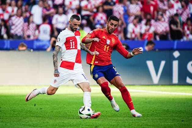Marcelo Brozovic Croatia, 11 , Ferran Torres Spain, 11 GER, Spain vs Croatia, European Football Championship, UEFA Euro 2024, Group B, Matchday 1, 15 06 2024 GER, Spain vs Croatia, European Football Championship, UEFA Euro 2024, Group B, Matchday 1, 15 06 2024 Berlin Copyright: xEibner-Pressefoto MarcelxvonxFehrnx EP_MFN
