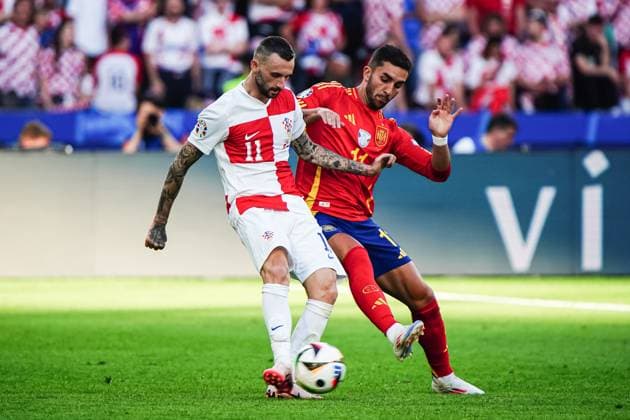 Marcelo Brozovic Croatia, 11 , Ferran Torres Spain, 11 GER, Spain vs Croatia, European Football Championship, UEFA Euro 2024, Group B, Matchday 1, 15 06 2024 GER, Spain vs Croatia, European Football Championship, UEFA Euro 2024, Group B, Matchday 1, 15 06 2024 Berlin Copyright: xEibner-Pressefoto MarcelxvonxFehrnx EP_MFN