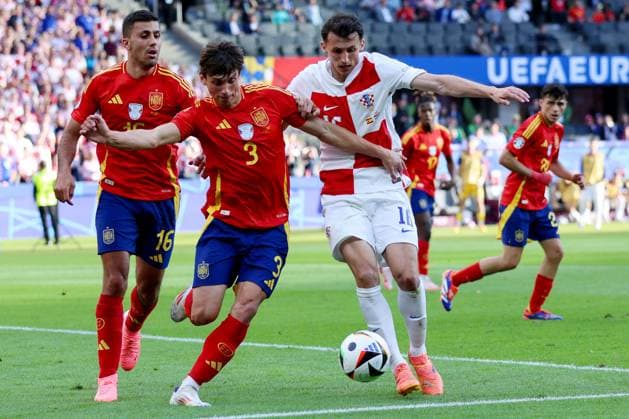 Soccer UEFA EURO 2024 Group Stage 1 Matchday Spain Croatia on 15 06 2024 at Olympiastadion Berlin in Berlin Rodri Spain , left Robin Le Normand Spain , center Ante Budimir Croatia , right xMSx