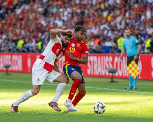 Football, Men, Season 2023 24, UEFA Euro 20204, Group B 1 Matchday in Berlin, Spain Croatia, v l Josko Gvardiol Croatia , Lamine Yamal Spain , 15 06 2024, Copyright: xMatthiasxKochx