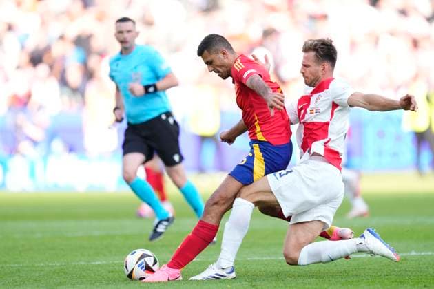 Spain v Croatia: Group B - UEFA EURO, EM, Europameisterschaft,Fussball 2024 Rodrigo Hernandez defensive midfield of Spain and Manchester City and Marin Pongracic centre-back of Croatia and US Lecce compete for the ball during the UEFA EURO 2024 group stage match between Spain and Croatia at Olympiastadion on June 15, 2024 in Berlin, Germany. Berlin Germany  Copyright: xJosexBretonx originalFilename:breton-spainvcr240615_npaEr.jpg